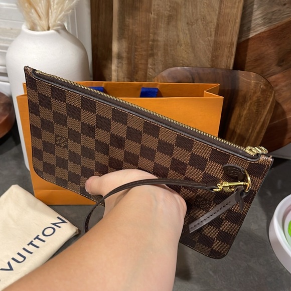 Louis Vuitton Damier Ebene MM Wristlet - Picture 10 of 10
